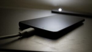 スマホの充電が遅い…原因はこれかも？今すぐできる改善策まとめ！