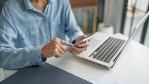 【ビジネスマナー解説】「一応」は敬語になる?メールでの使い方と注意点・適切な言い換え表現 | Oscar|美容と健康の情報メディア