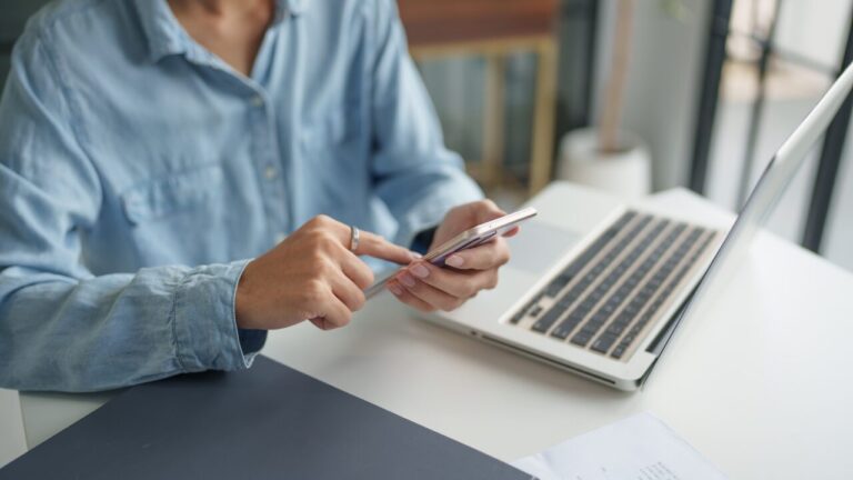 【ビジネスマナー解説】「一応」は敬語になる?メールでの使い方と注意点・適切な言い換え表現 | Oscar|美容と健康の情報メディア
