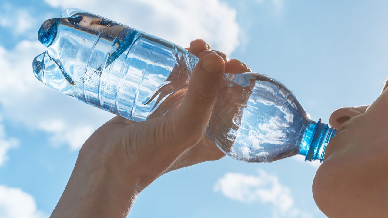 水は1日何リットルが健康にいい？理想量と飲みすぎのリスクを徹底解説