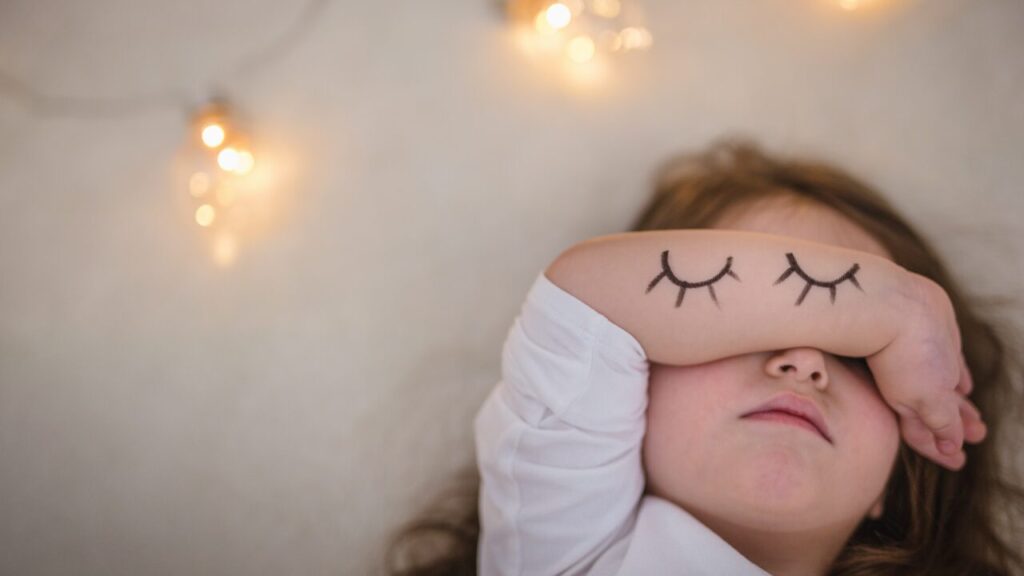 眠いのに眠れない原因は？脳と心を落ち着かせるリラックス法7選【今夜から試せる】