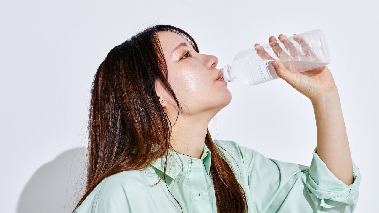 寝る前の水で太るって本当？正しい飲み方と太らない対策法