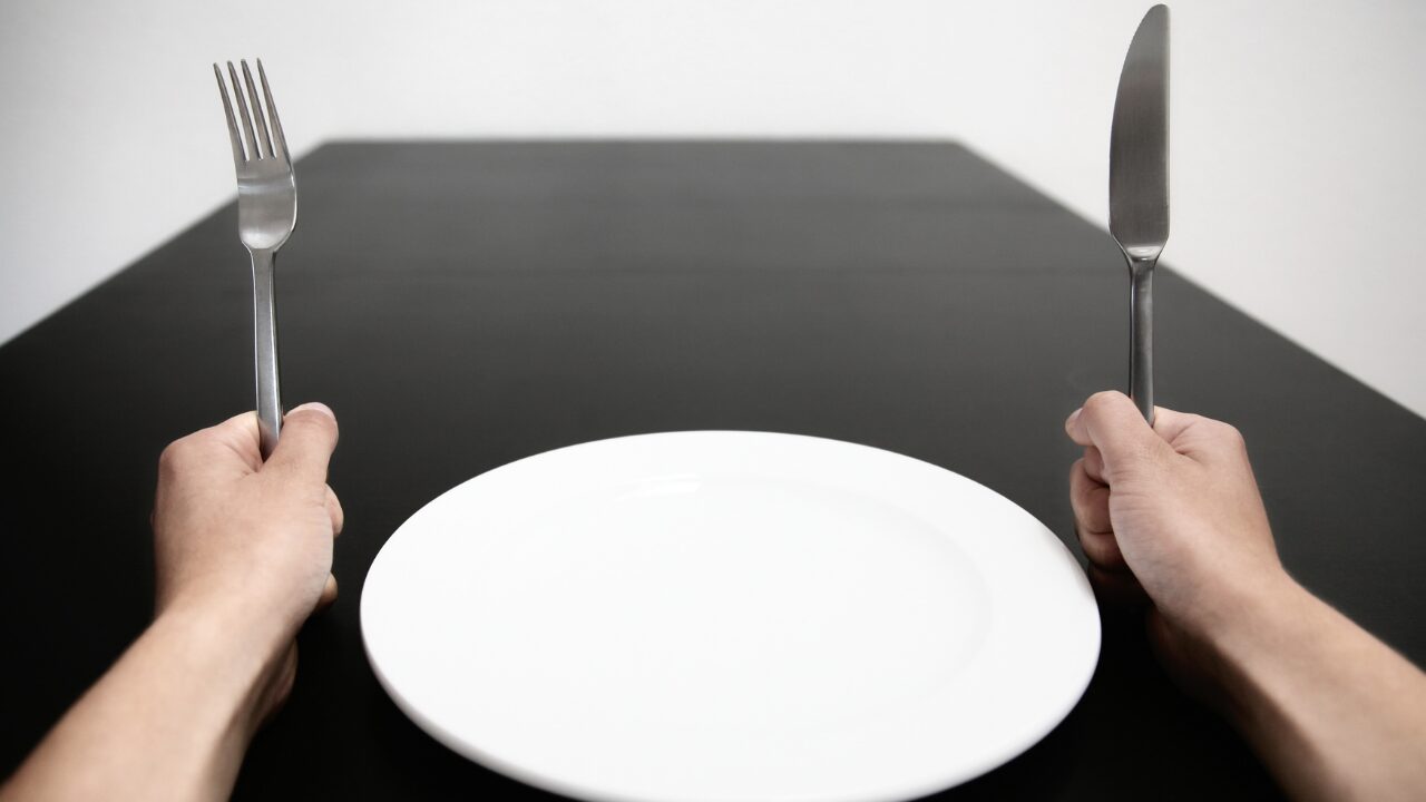 「食欲がないのに元気」はストレスのサイン？見逃しやすい心のSOSに注意！