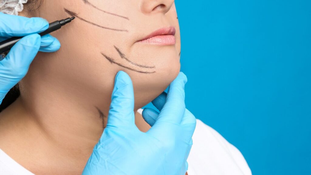 【Q&A】美容整形は何歳から始める？人気の年齢・費用・リスクまでわかりやすく解説！