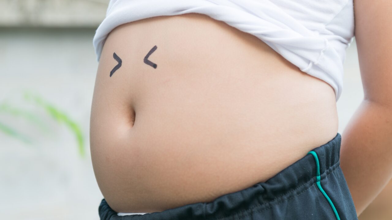 寝る前3分で変わる！ぽっこりお腹に効くお腹ストレッチ｜快眠にも効果的な夜習慣