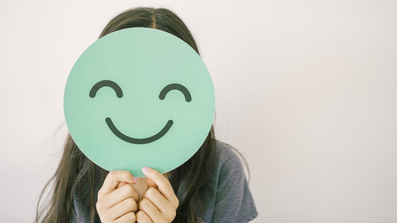 笑うってこんなに難しかった？｜笑えない自分を責めないための心の整理法