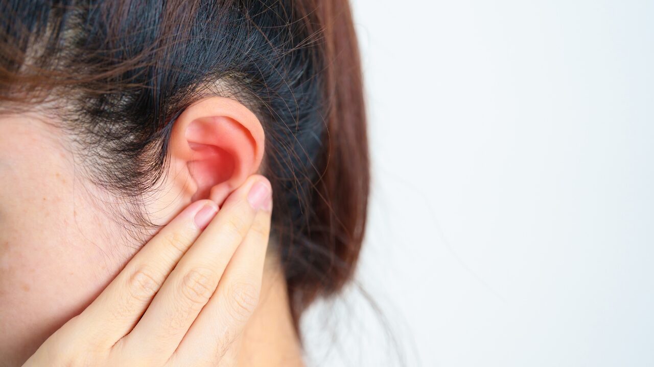 耳の匂いが気になる方へ｜原因から改善法・おすすめケアグッズまで徹底解説！