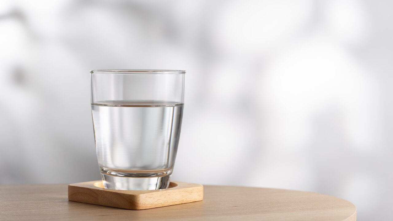 のどが渇くのに水を飲みたくないのはなぜ？心理と体の意外な理由を解説！