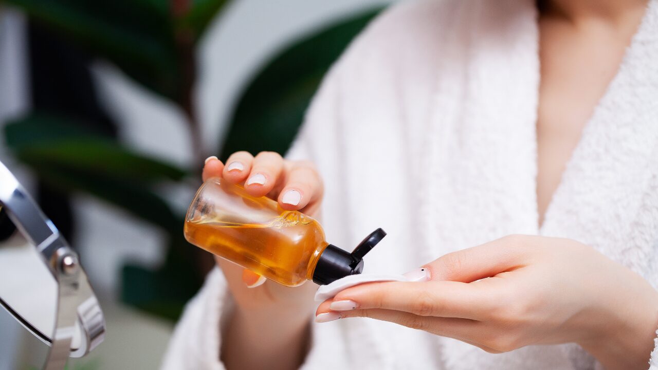 肌がピリピリするのは化粧水が合ってない？敏感肌向け見直し法と選び方のコツ