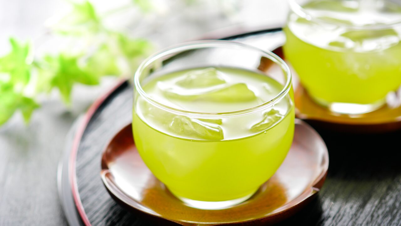 お茶が冷めると苦くなるのはなぜ？｜カテキンの働きと味の変化のしくみを解説