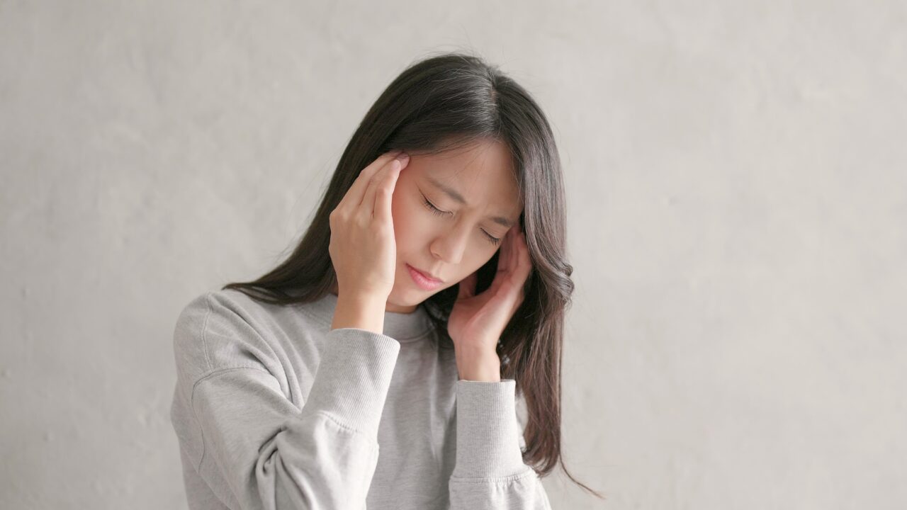 これって病気のサイン？注意すべき頭の重さの特徴