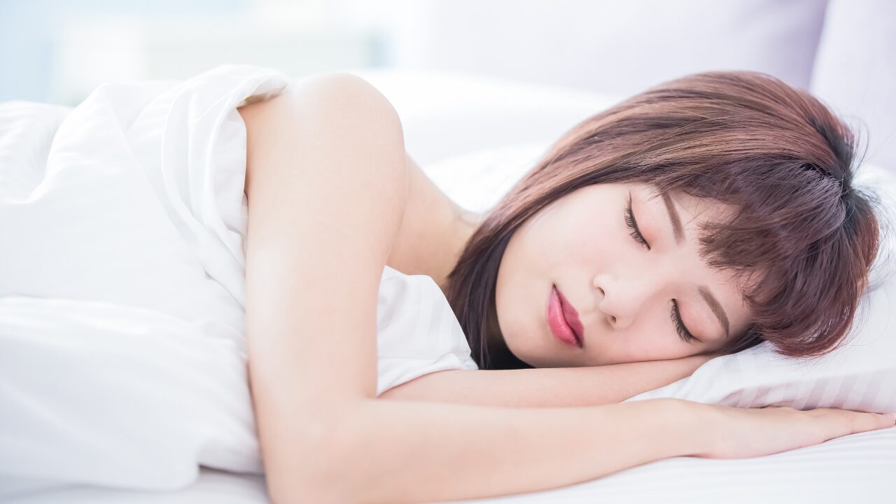 寝不足による肌荒れを改善するための睡眠対策