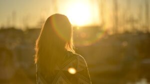 夕方に立ちくらみが多い原因は？頻度の目安とすぐできる対策も紹介！