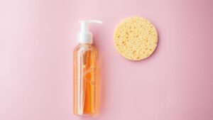 オイルクレンジングで毛穴が詰まるって本当？原因と正しい使い方を徹底解説！