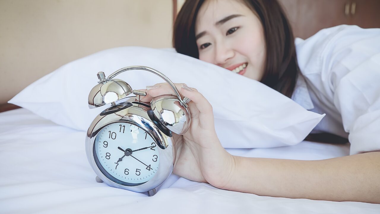 むくみの原因①：睡眠の質や姿勢の影響