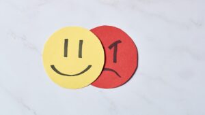 笑ってるけどしんどい人へ｜「平気なふり」をやめてもいいと思える方法