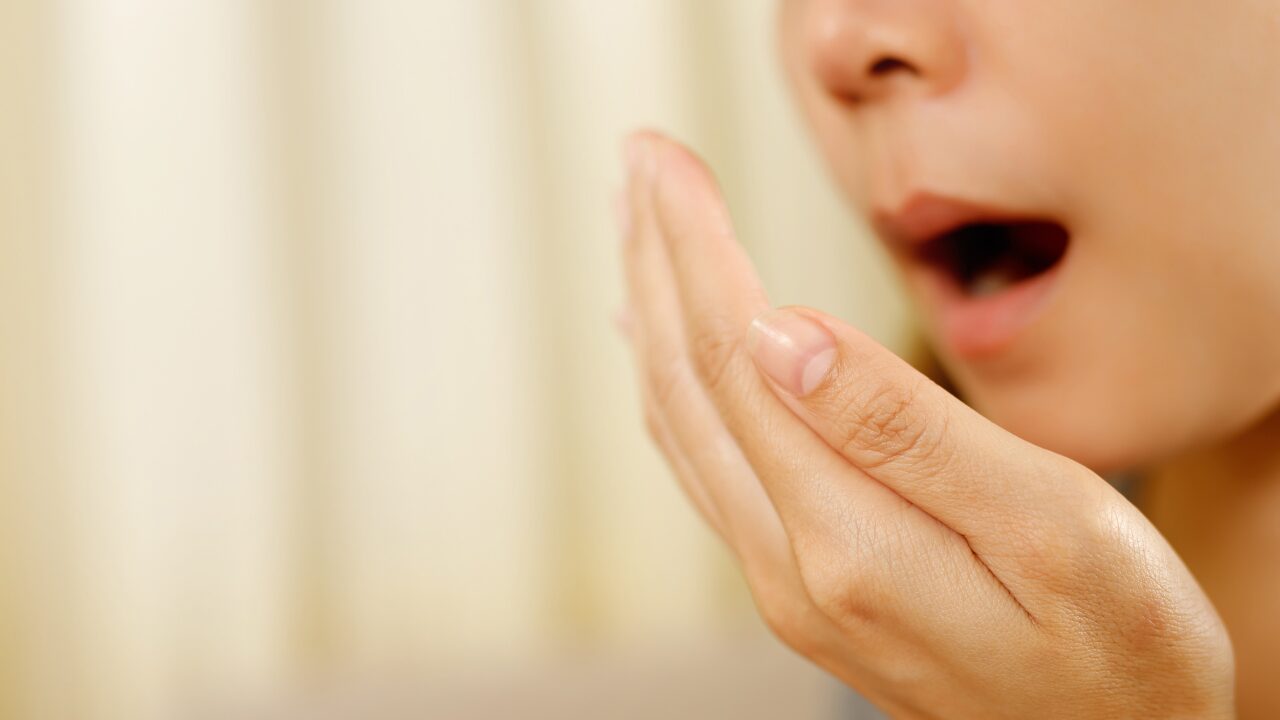 くしゃみのあと息苦しいのはなぜ?原因と仕組み・対処法をわかりやすく解説