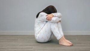 「うつっぽい？」と感じたら｜セルフチェックリストと正しい対処法を解説