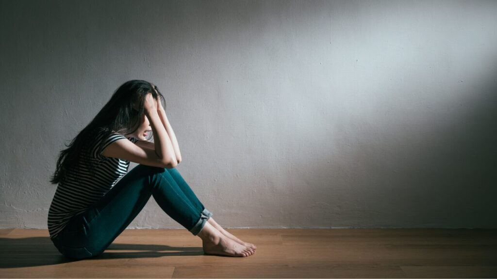 男性が思う「重い女」の特徴とセリフ50選|無意識の行動が“重く見える”理由とは?