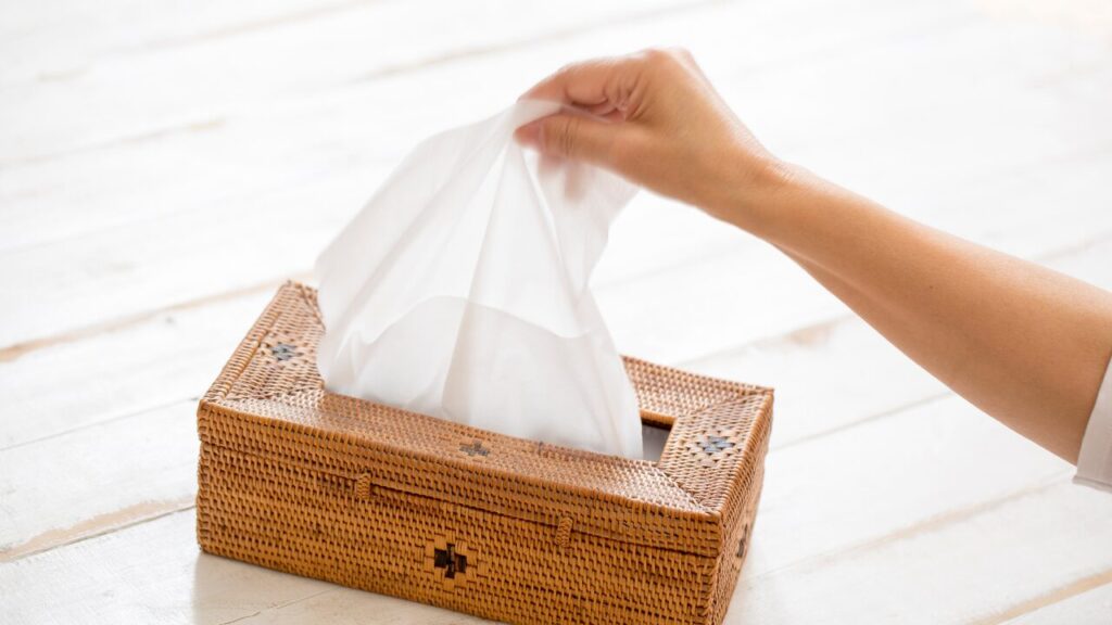 ティッシュペーパーを使いすぎる原因とは？無意識のクセやストレスサイン、今すぐできる対策法を解説！