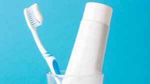 歯ブラシは立てる？寝かせる？正しい保管方法と衛生的に使うコツを徹底解説【2025年最新版】