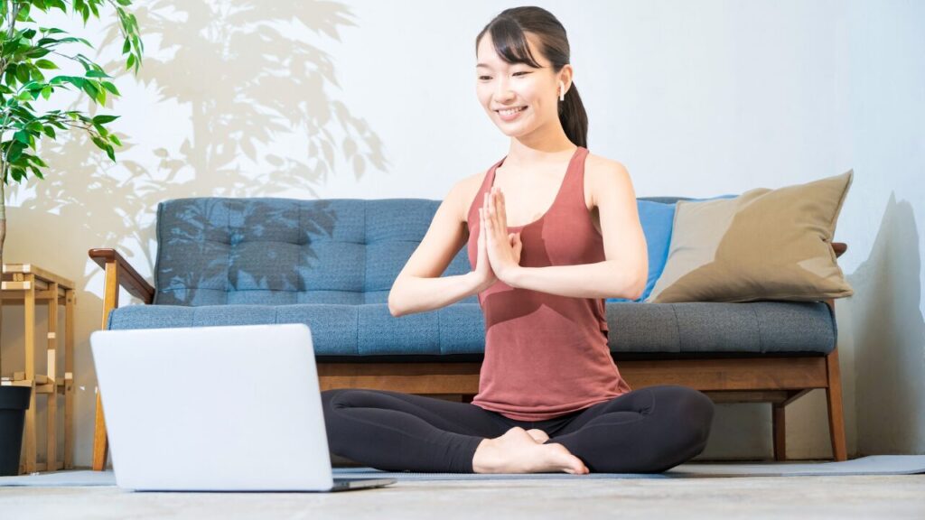 【2025年版】ヨガインストラクター養成講座おすすめは？初心者OK＆収益化まで学べるスクールを徹底比較